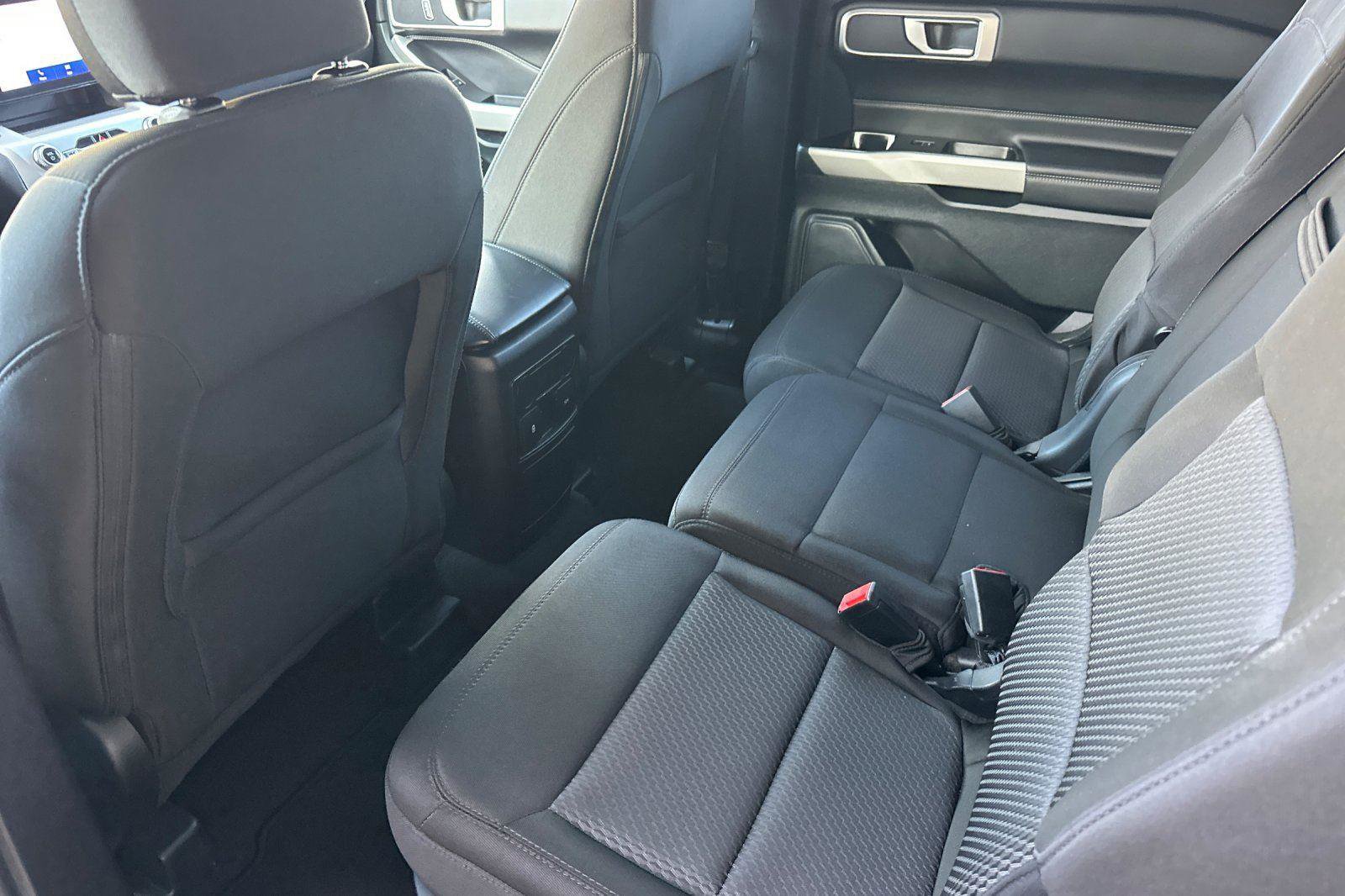 Used 2023 Ford Explorer XLT image 12