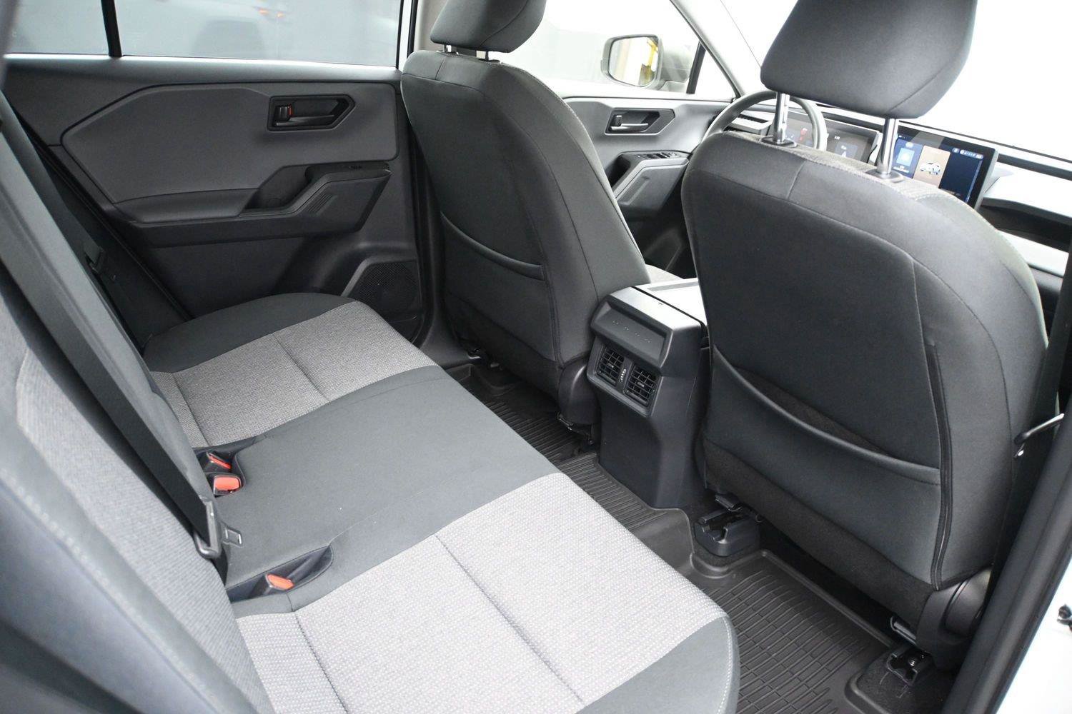 Used 2026 Toyota RAV4 LE AWD/4WD image 19