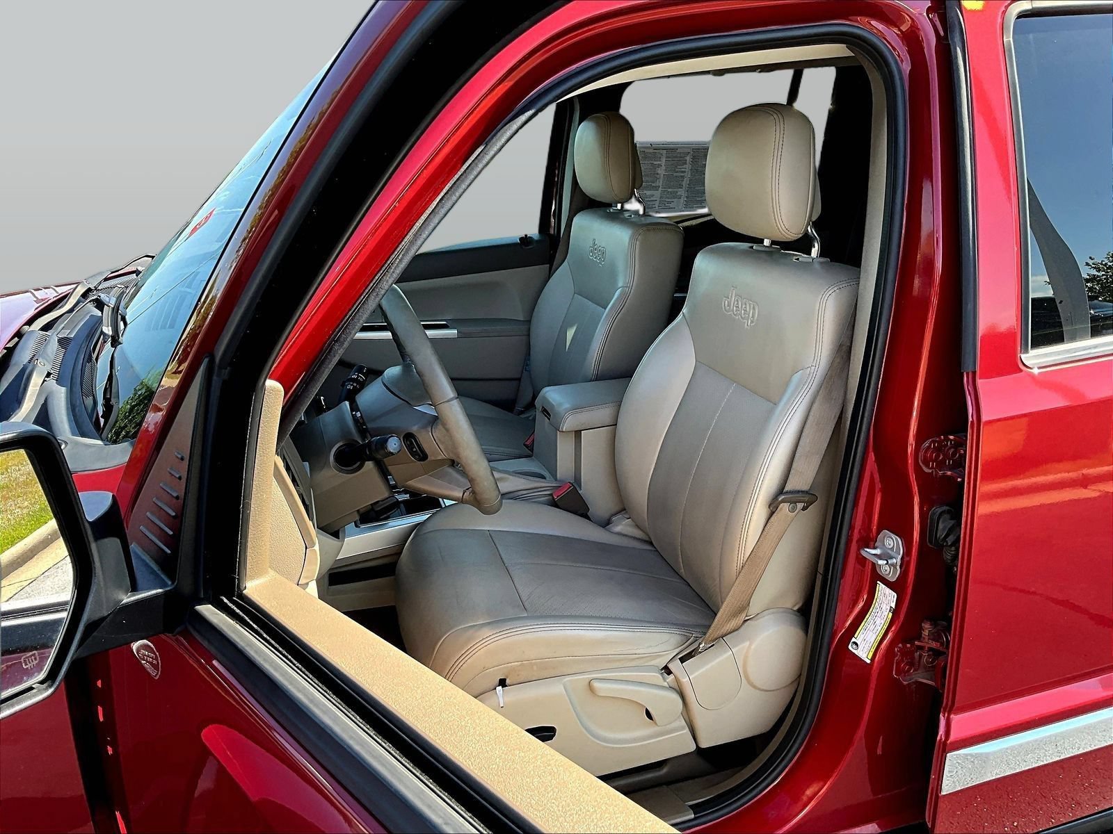 Used 2010 Jeep Liberty Limited w/ Comfort/Convenience Group AWD/4WD image 23