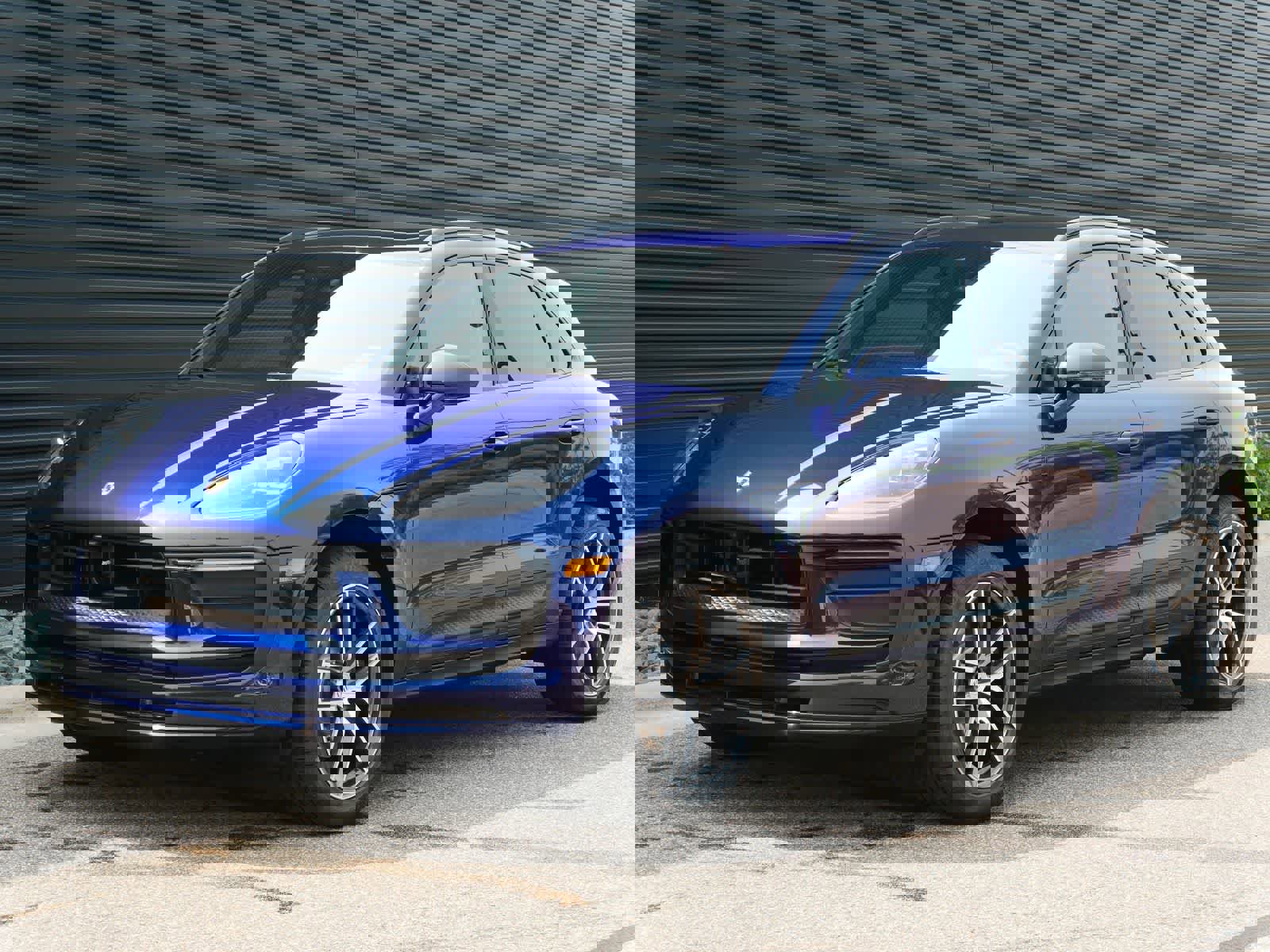 New 2025 Porsche Macan image 1