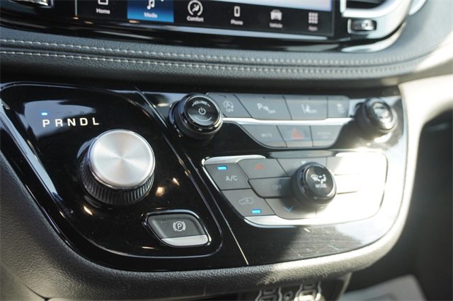 Used 2022 Chrysler Pacifica Touring image 28