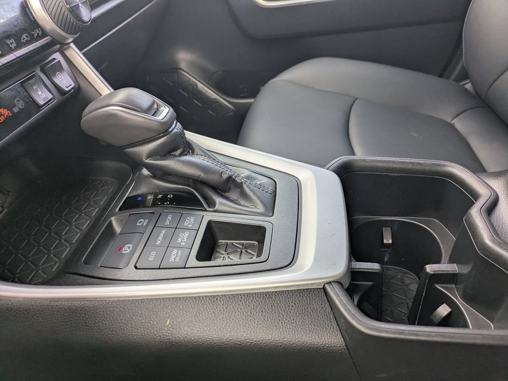 Used 2022 Toyota RAV4 XLE Premium AWD/4WD image 19