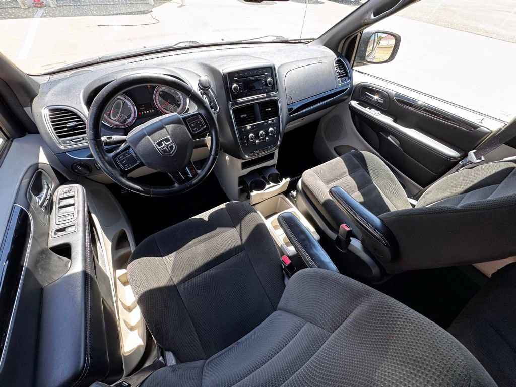 Used 2016 Dodge Grand Caravan SE FWD image 9