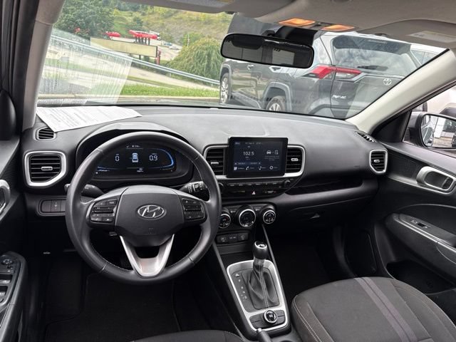 Used 2025 Hyundai Venue SEL FWD image 11