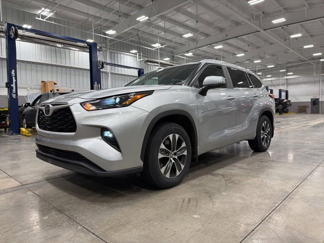 Certified 2024 Toyota Highlander XLE image 58