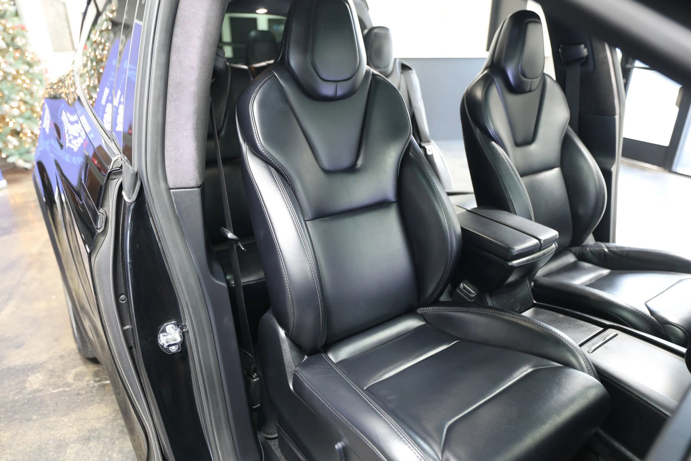 Used 2018 Tesla Model X 75D image 35