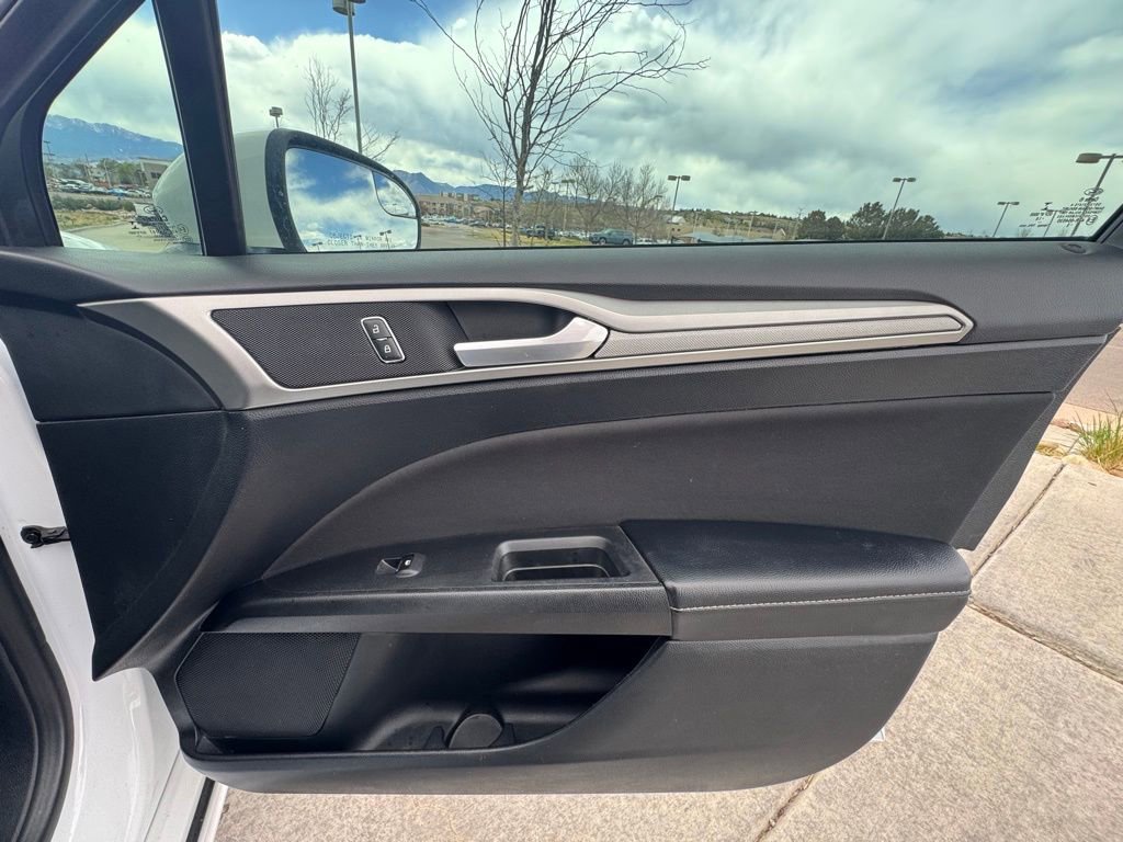 Used 2018 Ford Fusion SE FWD image 17