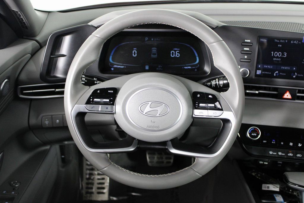 Certified 2025 Hyundai Elantra Sport image 19