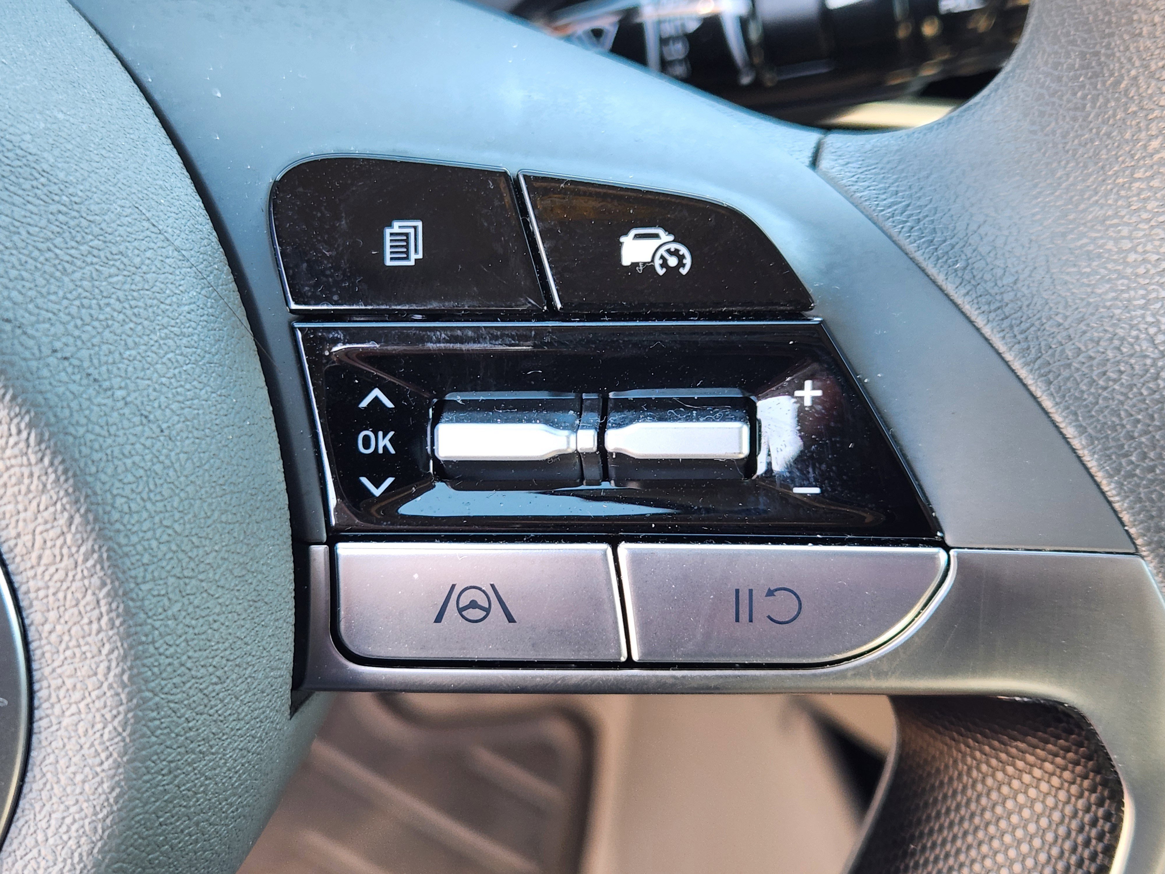 Certified 2024 Hyundai Elantra SEL image 25