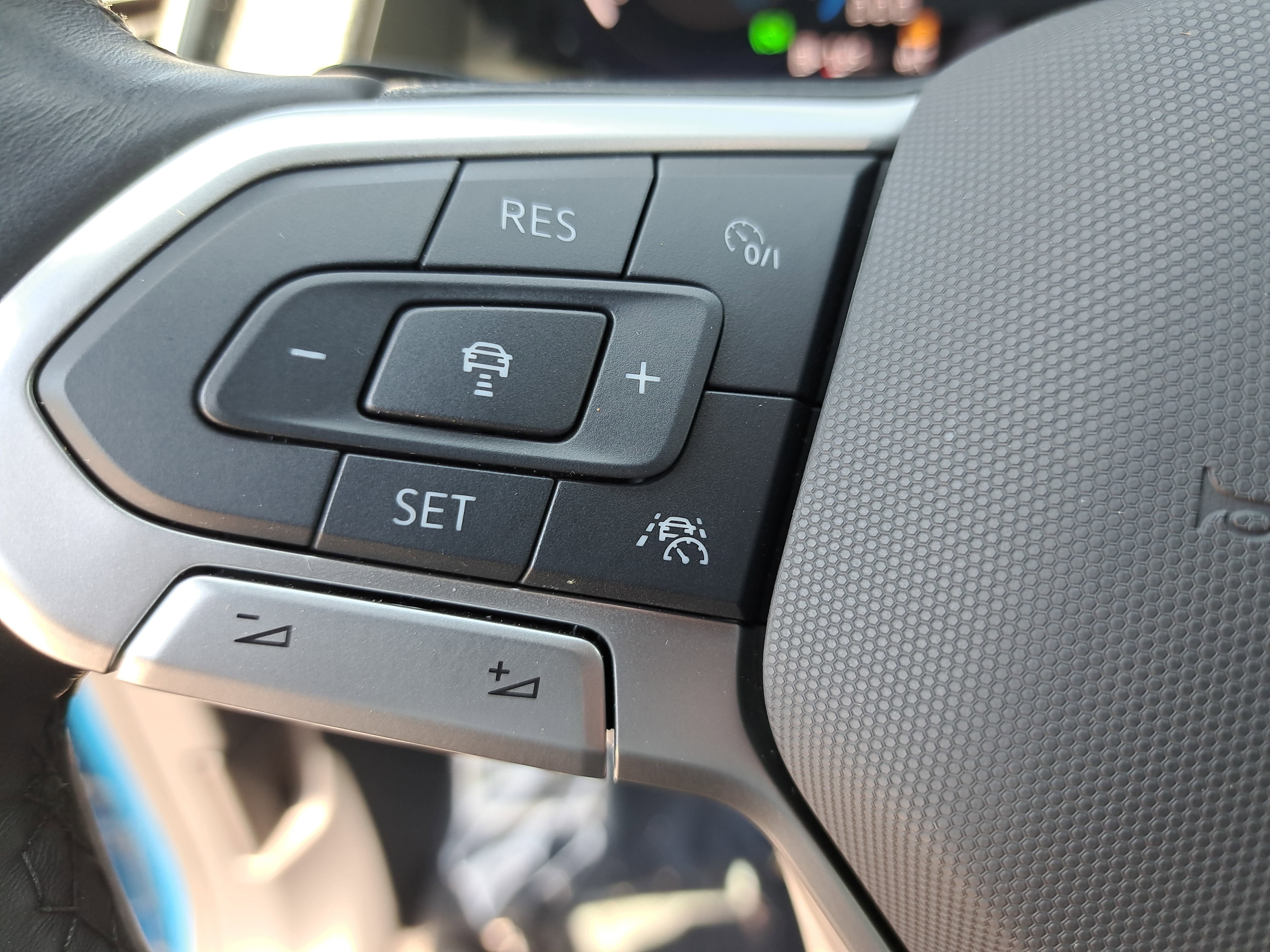 Used 2025 Volkswagen Atlas Cross Sport SEL Premium R-Line AWD/4WD image 16