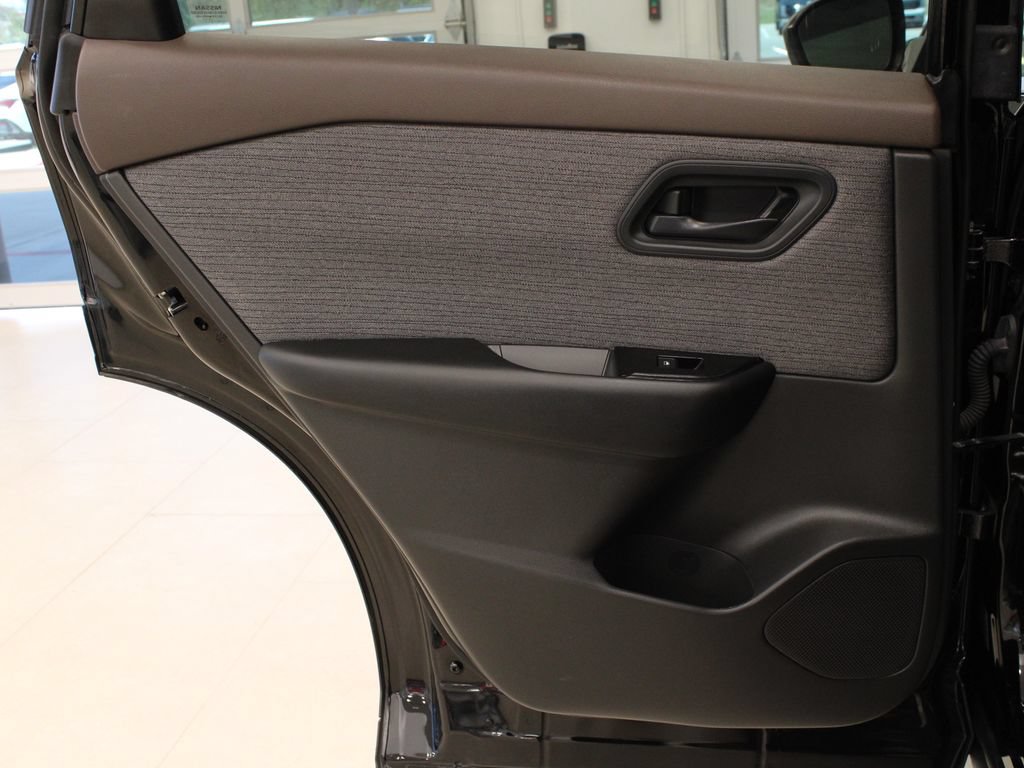 Used 2023 Nissan Rogue S FWD image 26