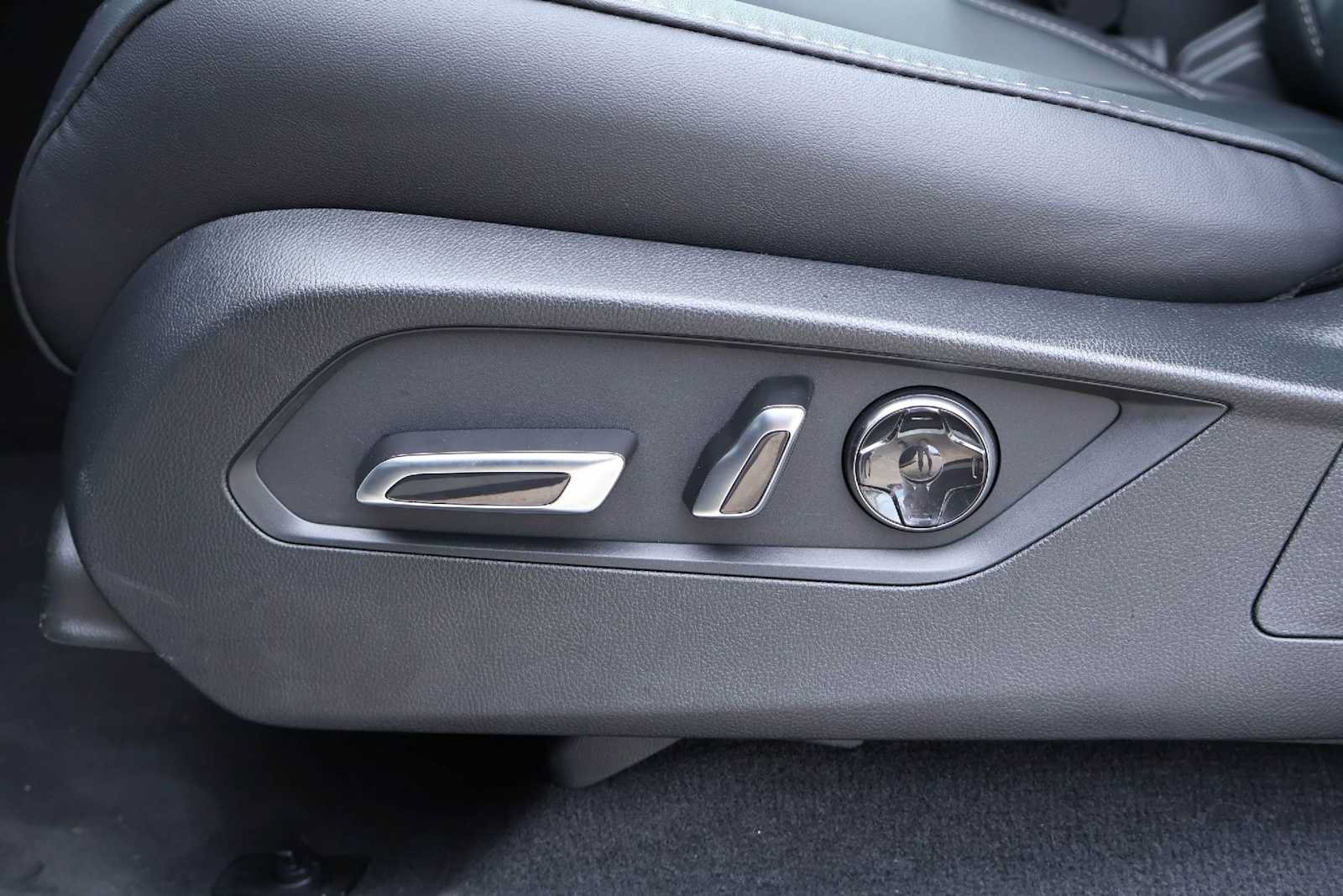 Certified 2026 Acura MDX w/ Technology Package FWD image 24