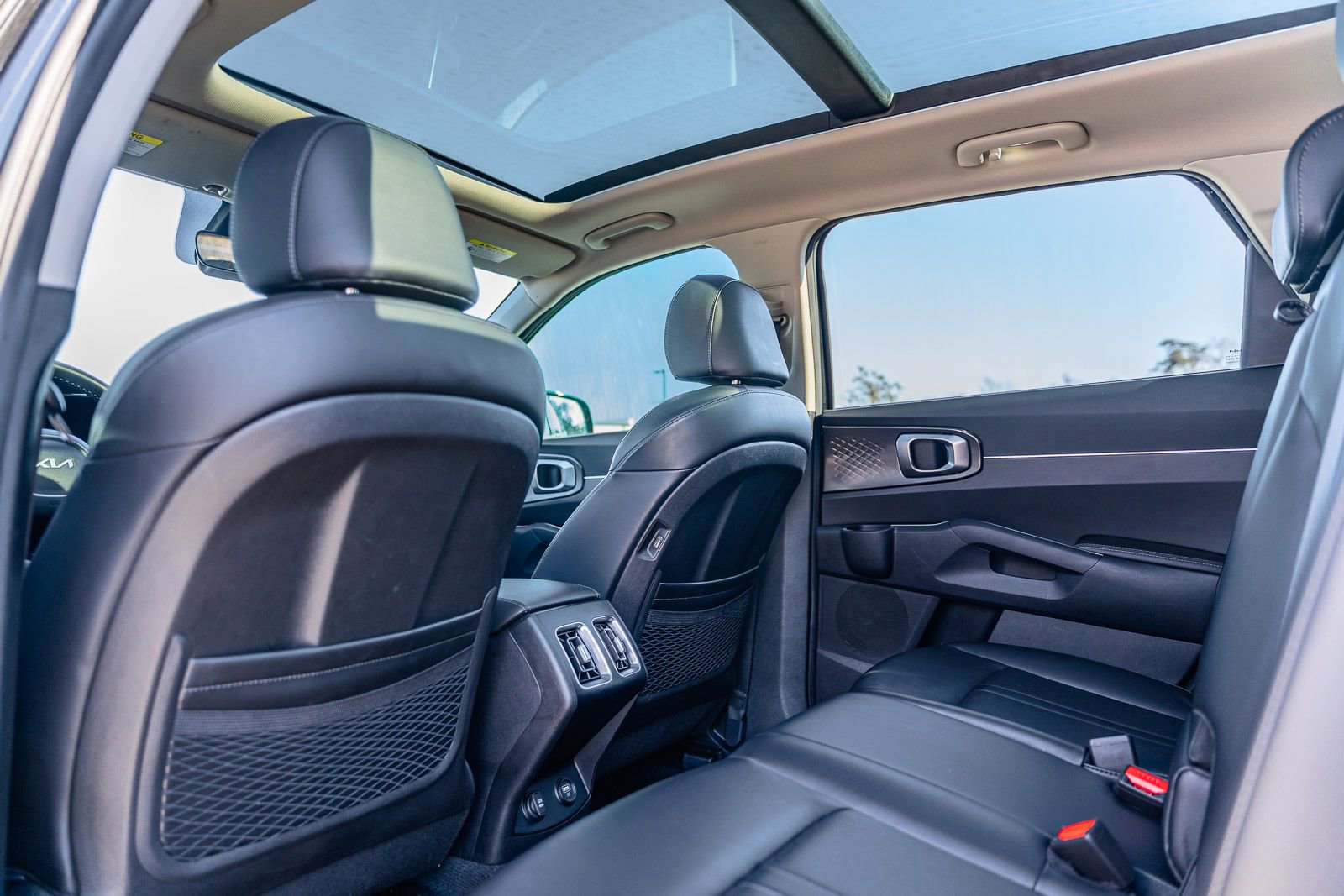 Used 2023 Kia Sorento S w/ Panoramic Sunroof Package image 17