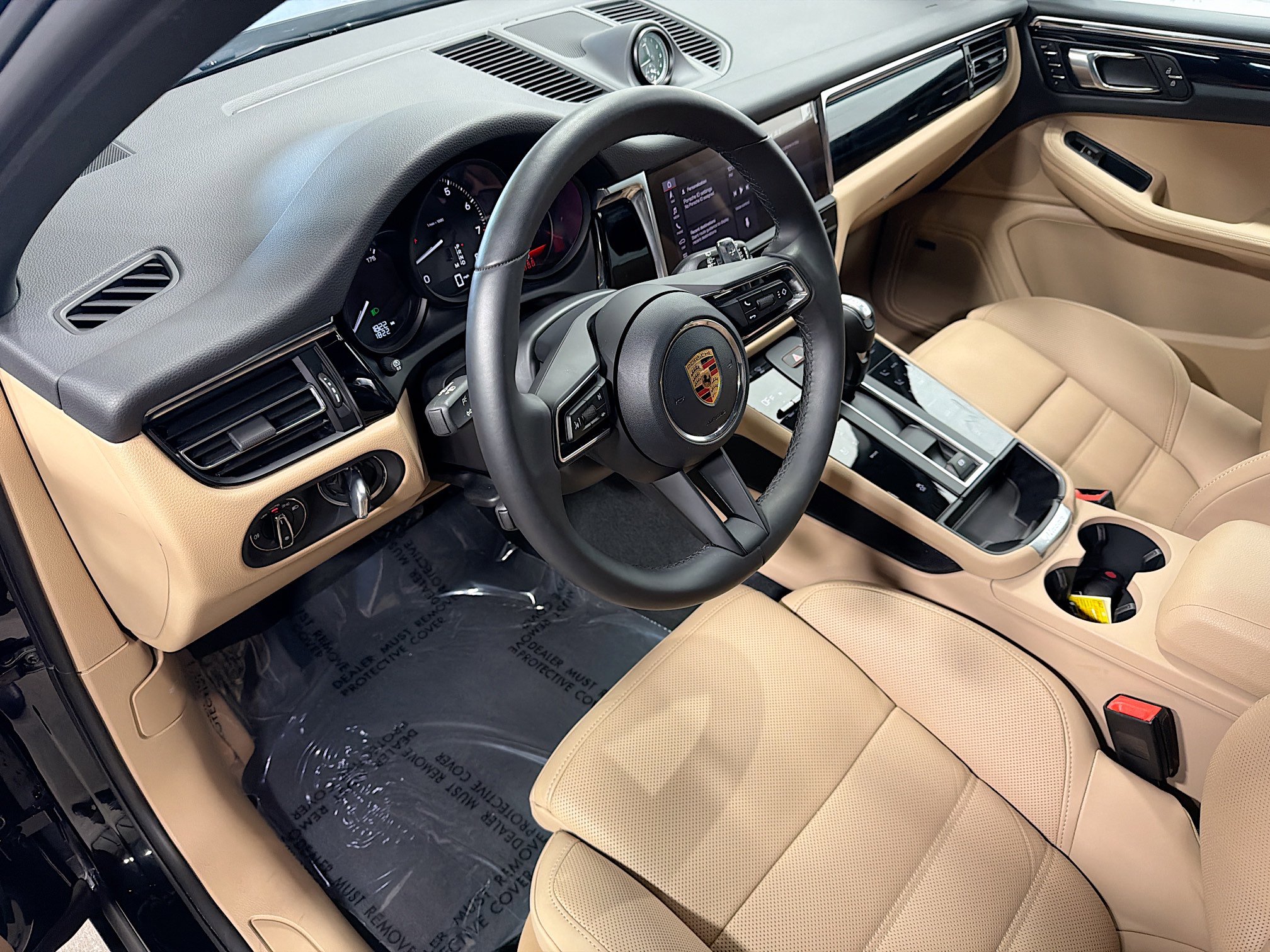 Certified 2026 Porsche Macan image 4