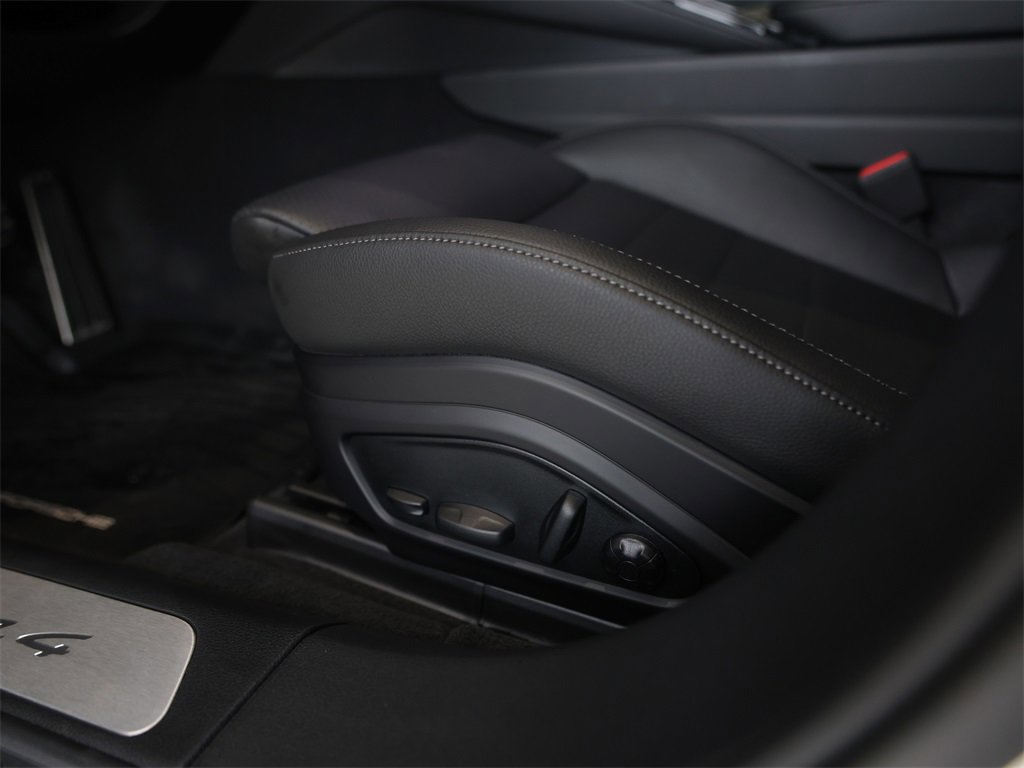 Certified 2025 Porsche Panamera 4 image 15