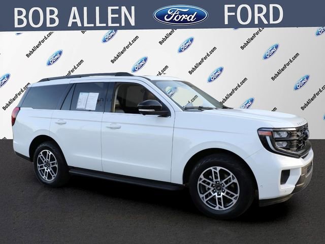 Used 2025 Ford Expedition Active AWD/4WD image 2