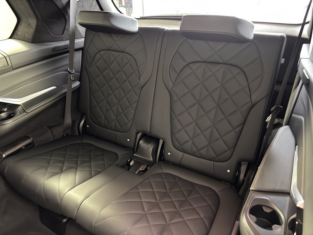 Used 2024 BMW X7 xDrive40i w/ M Sport Package AWD/4WD image 31