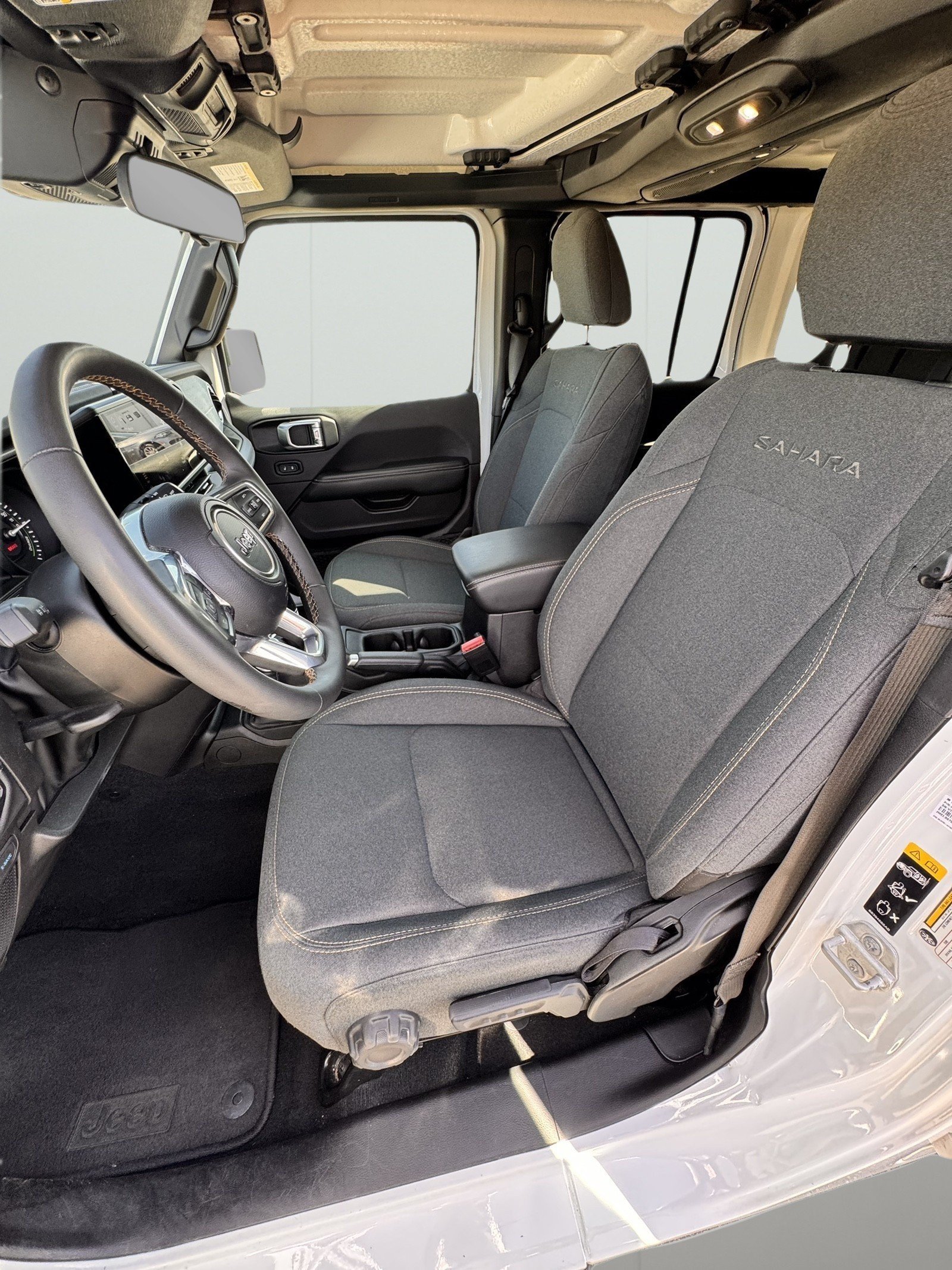 Used 2024 Jeep Wrangler Unlimited Sahara AWD/4WD image 3