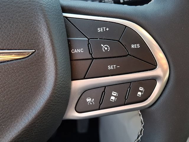 Used 2023 Chrysler Pacifica Limited FWD image 20