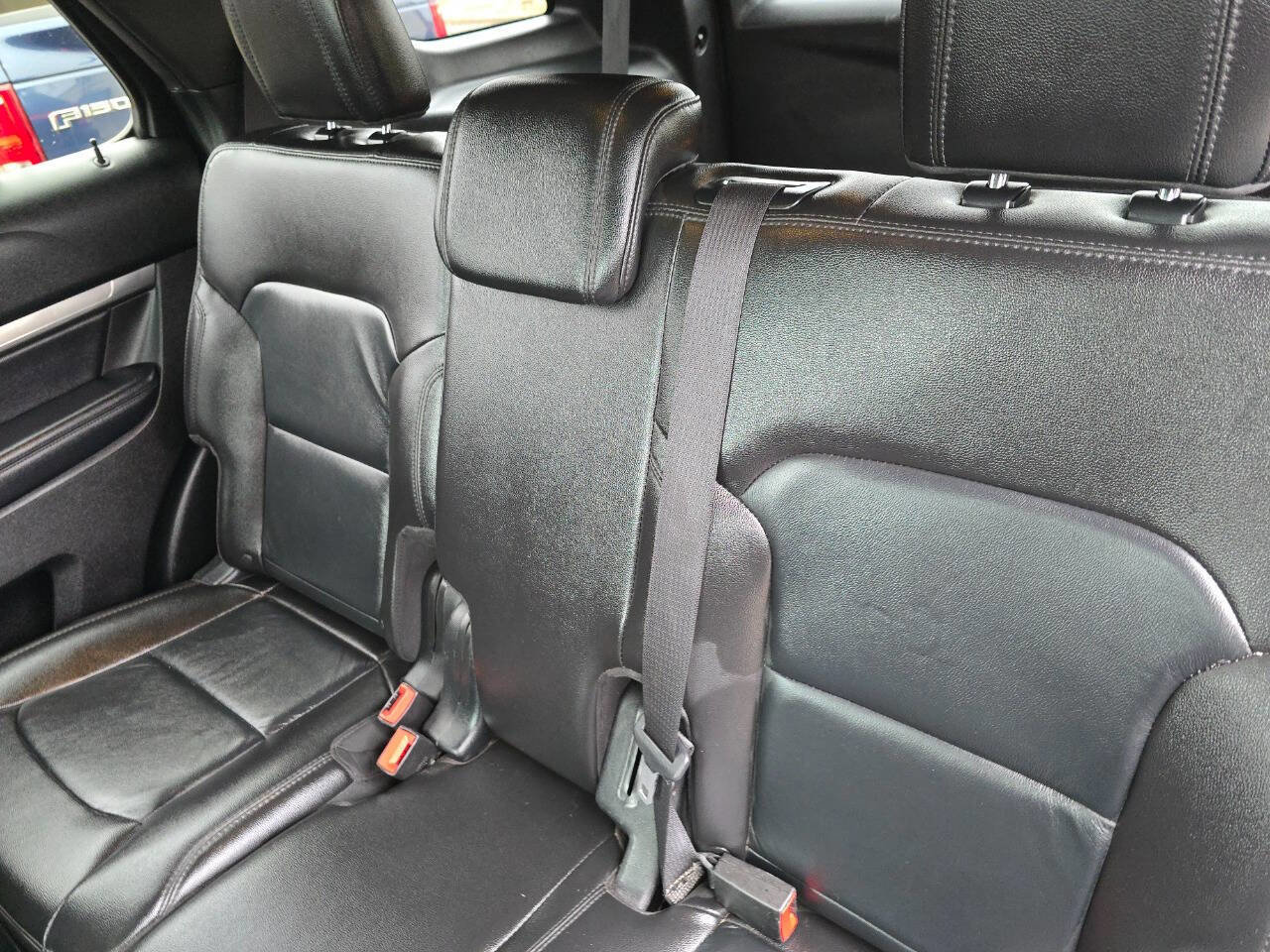 Used 2018 Ford Explorer XLT w/ Equipment Group 202A image 26