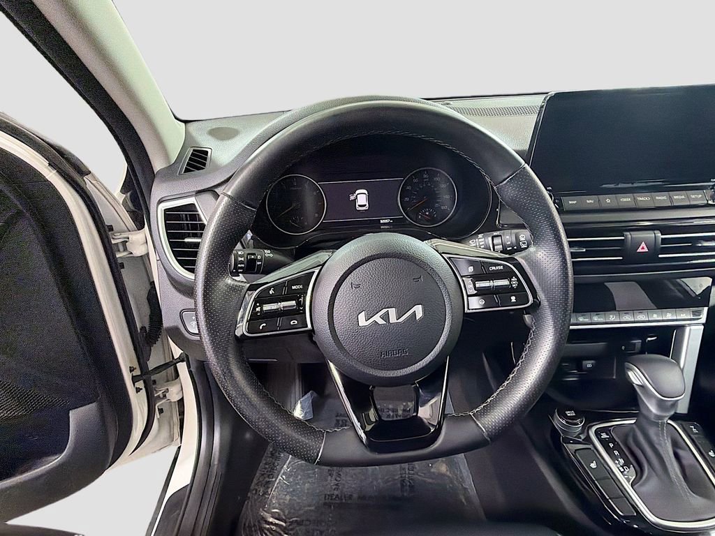 Used 2023 Kia Seltos SX w/ SX Sunroof Package AWD/4WD image 14
