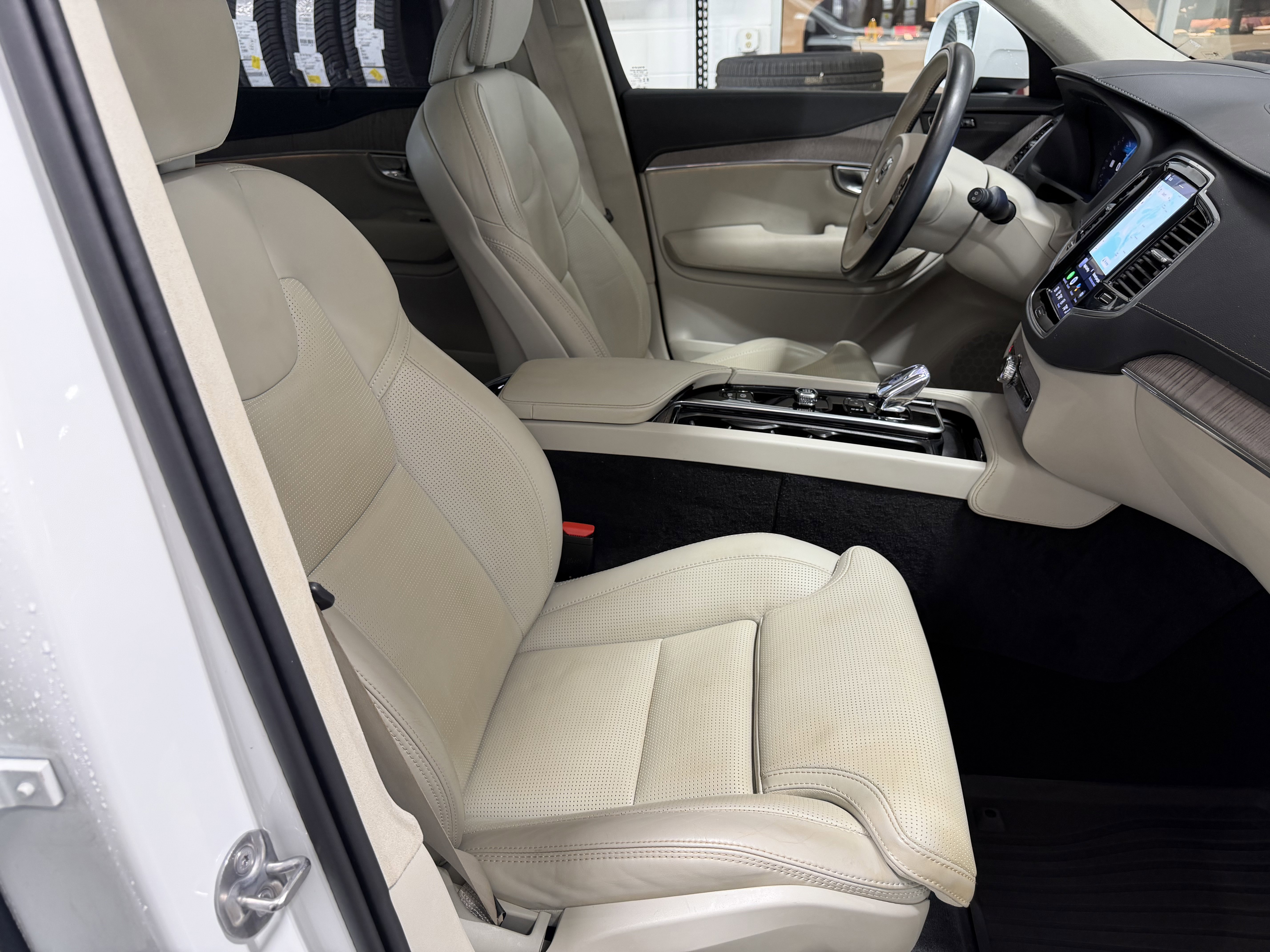 Used 2023 Volvo XC90 B6 Ultimate w/ Lounge Package AWD/4WD image 26