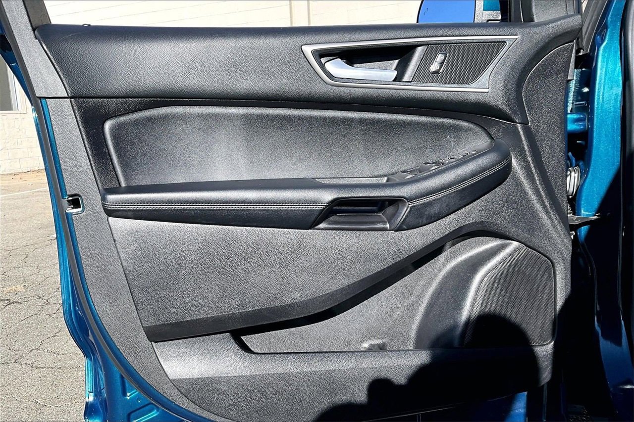Used 2020 Ford Edge SEL w/ Convenience Package image 27