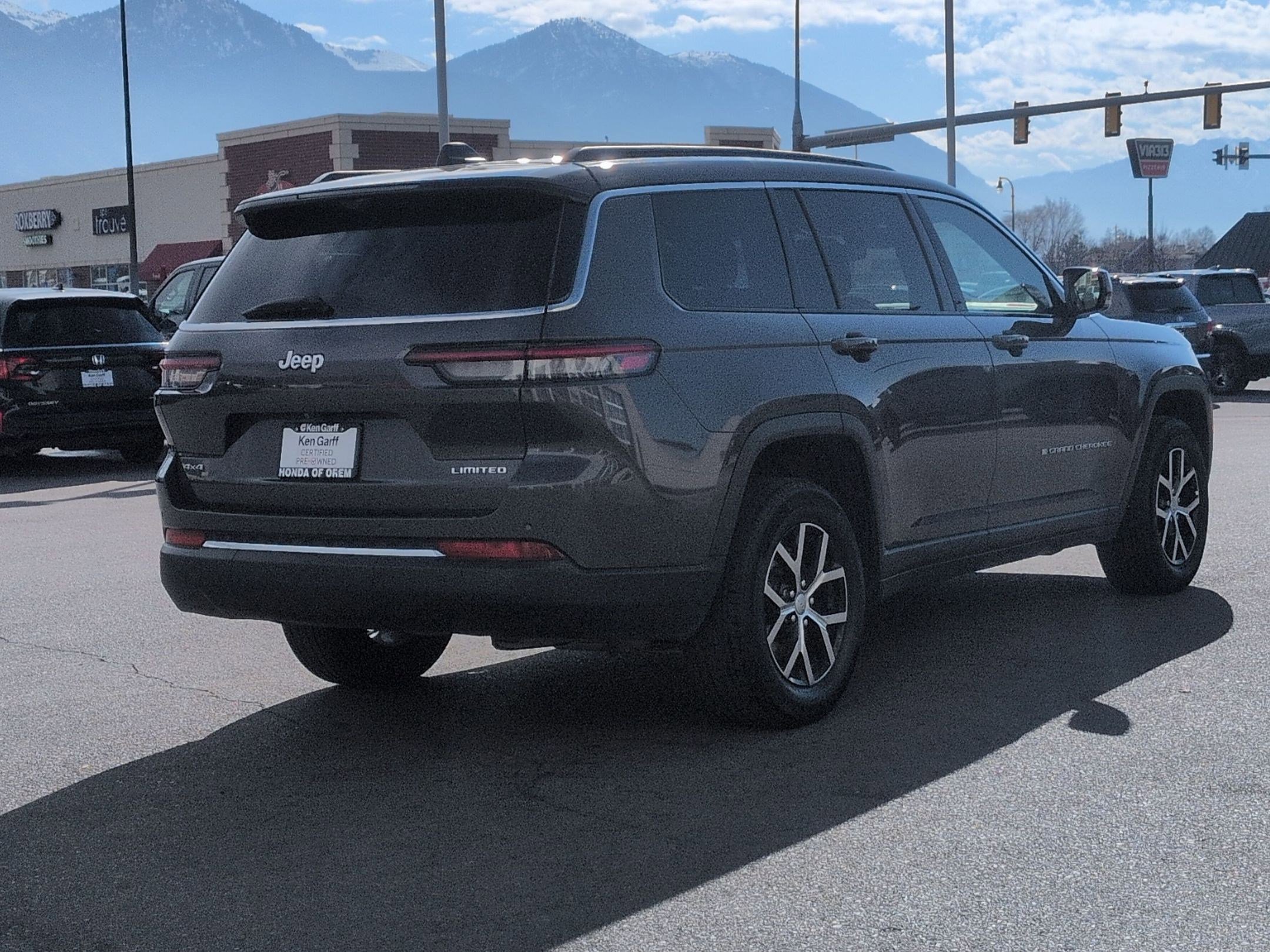 Used 2024 Jeep Grand Cherokee L Limited w/ Luxury Tech Group II image 3