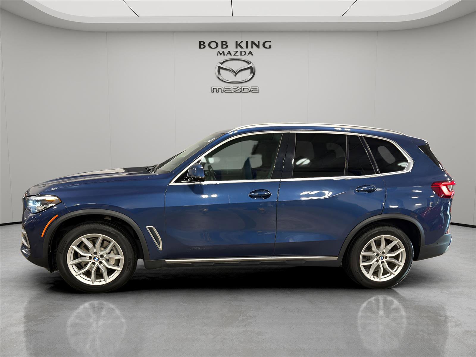 Used 2019 BMW X5 xDrive40i w/ Convenience Package AWD/4WD image 2