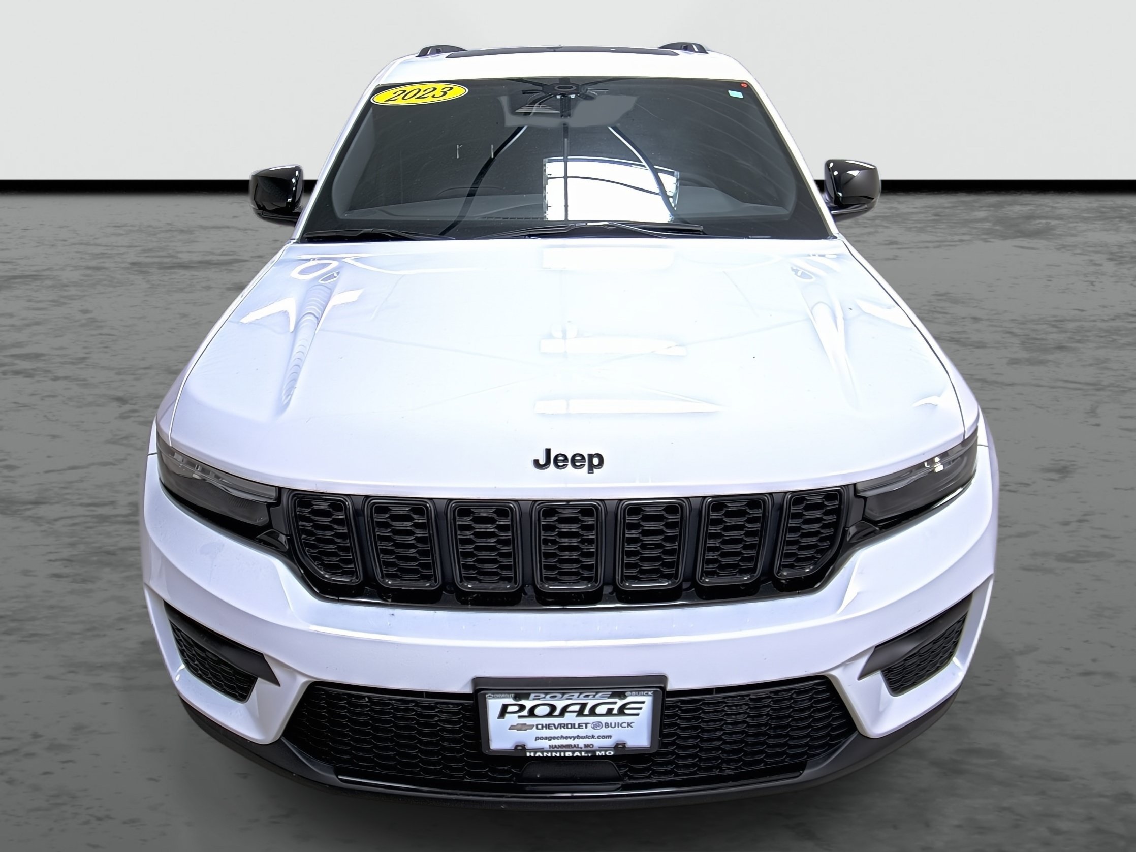 Used 2023 Jeep Grand Cherokee Altitude AWD/4WD image 6