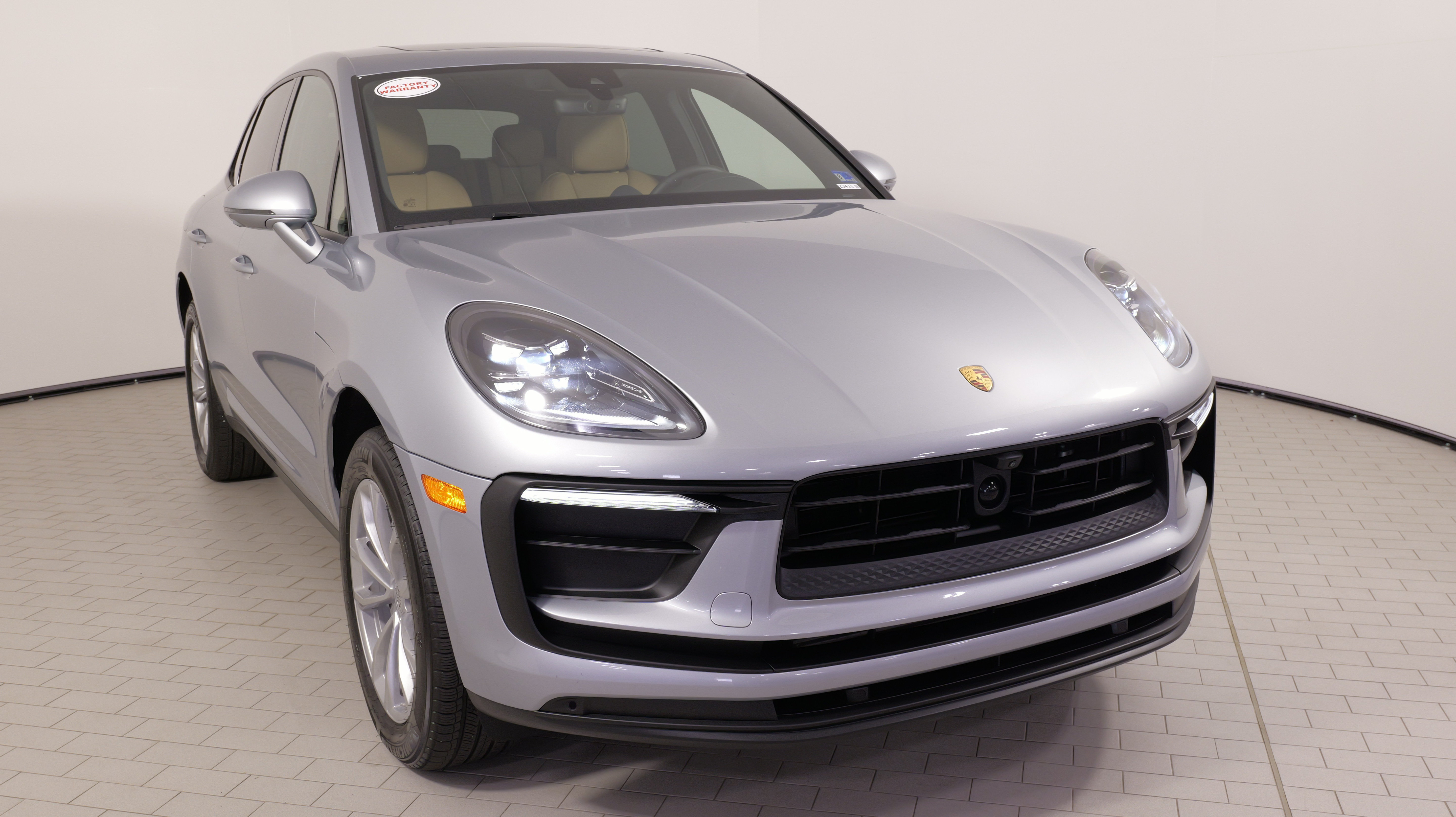 Used 2025 Porsche Macan AWD/4WD image 4