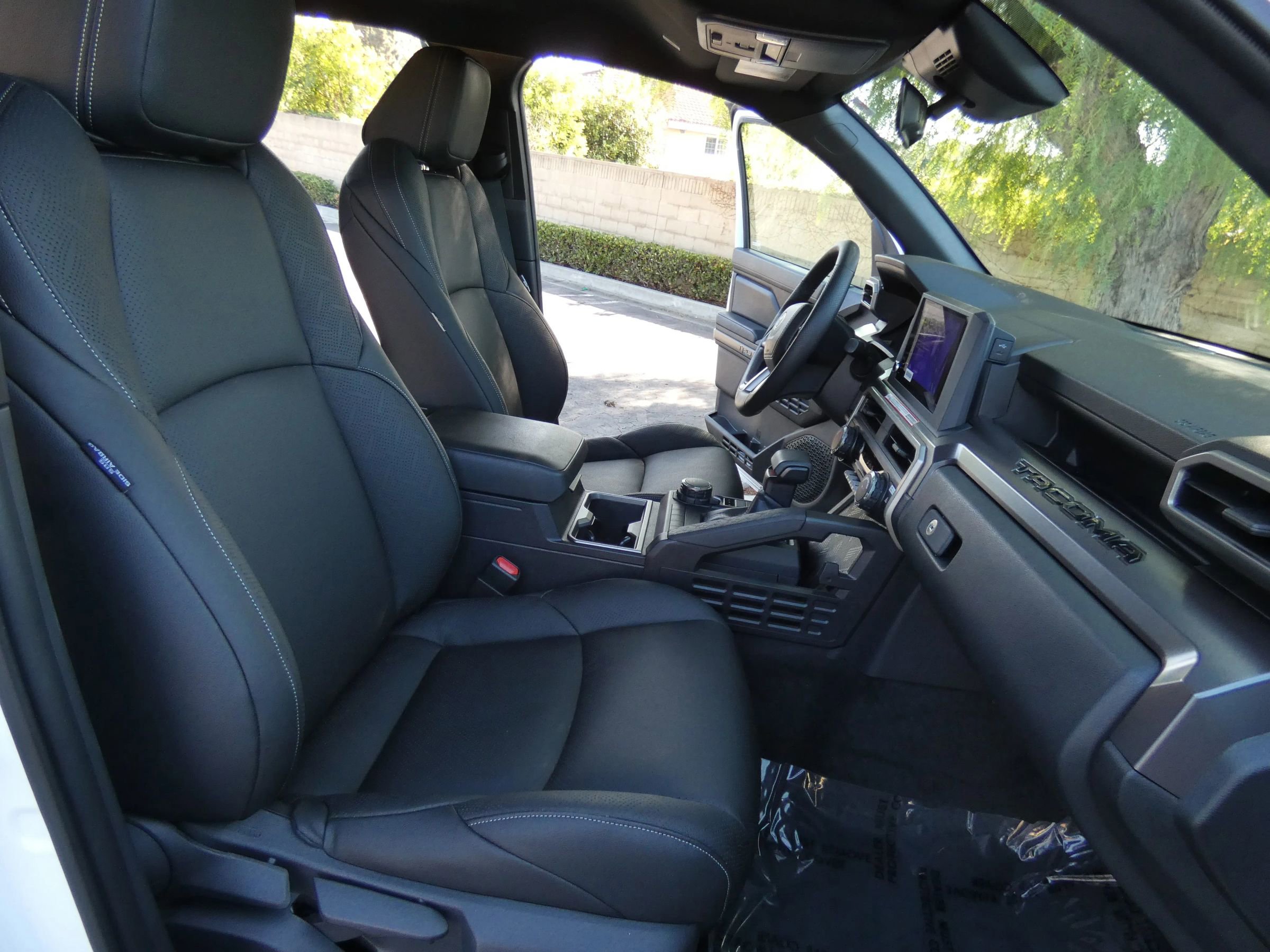 Used 2025 Toyota Tacoma TRD Sport image 33