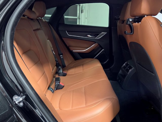 Used 2024 Jaguar XF R-Dynamic SE AWD/4WD image 13