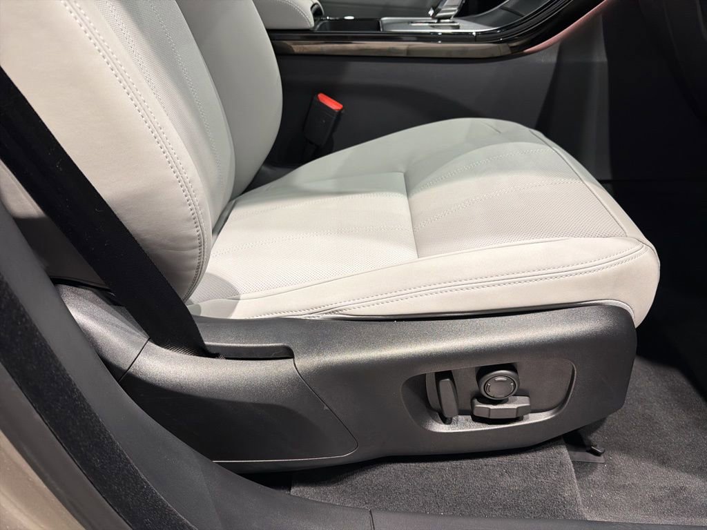 Used 2026 Land Rover Range Rover Velar Dynamic SE image 36