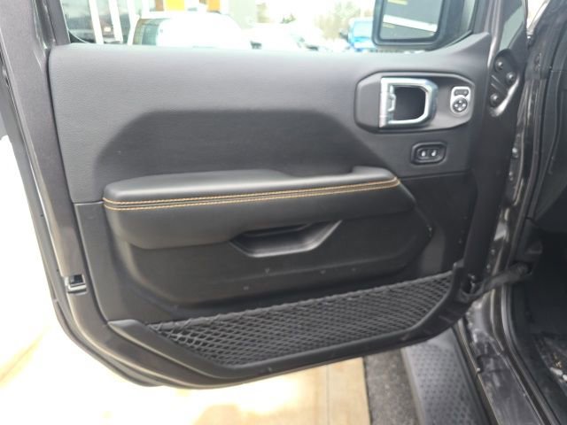 Used 2025 Jeep Wrangler Unlimited Sahara image 10