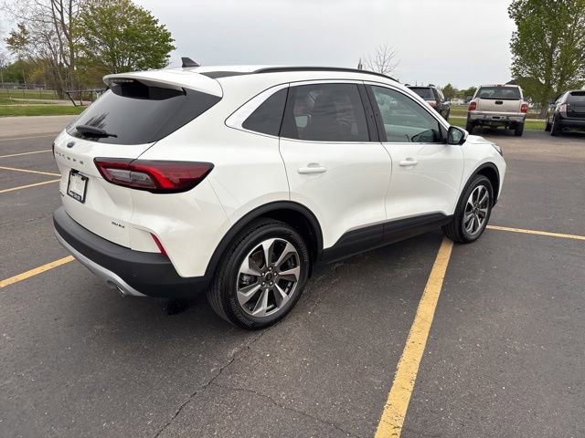 Used 2024 Ford Escape Platinum AWD/4WD image 3