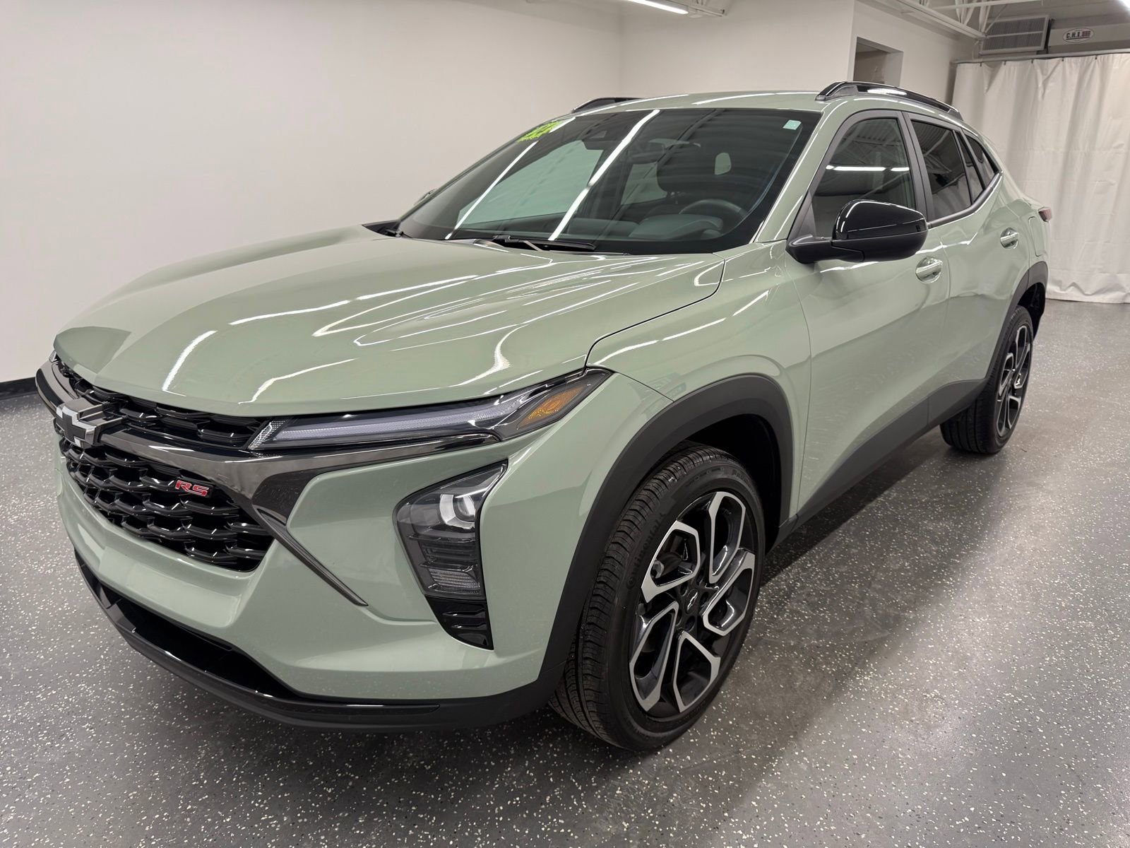 Used 2024 Chevrolet Trax RS w/ Driver Confidence Package image 4