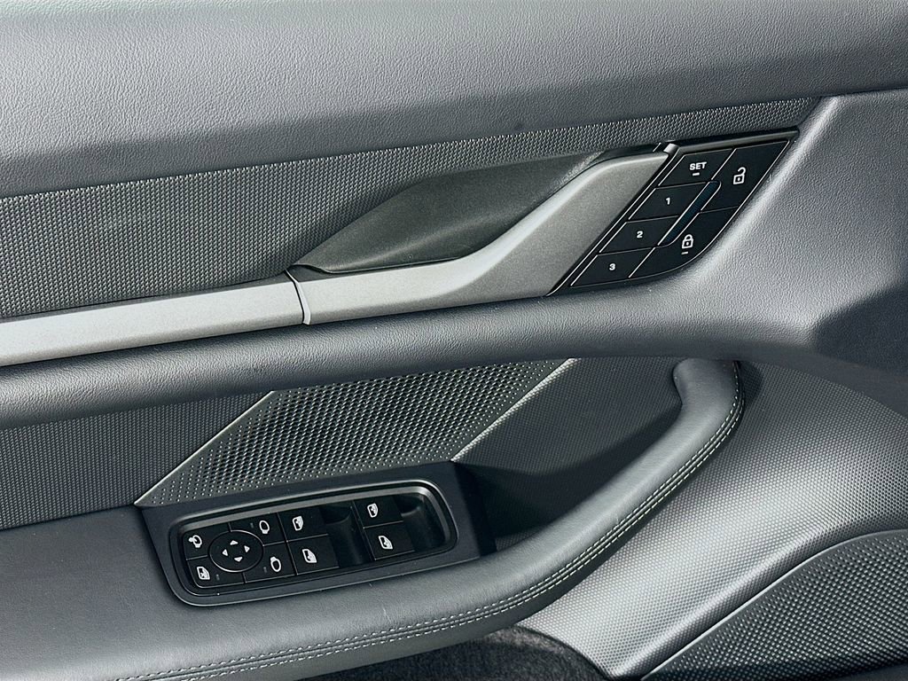 New 2025 Porsche Taycan image 20