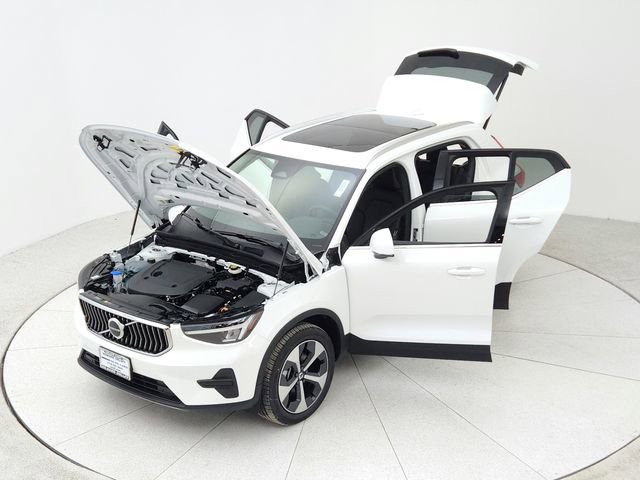New 2025 Volvo XC40 B5 Core w/ Protection Package Premier image 15