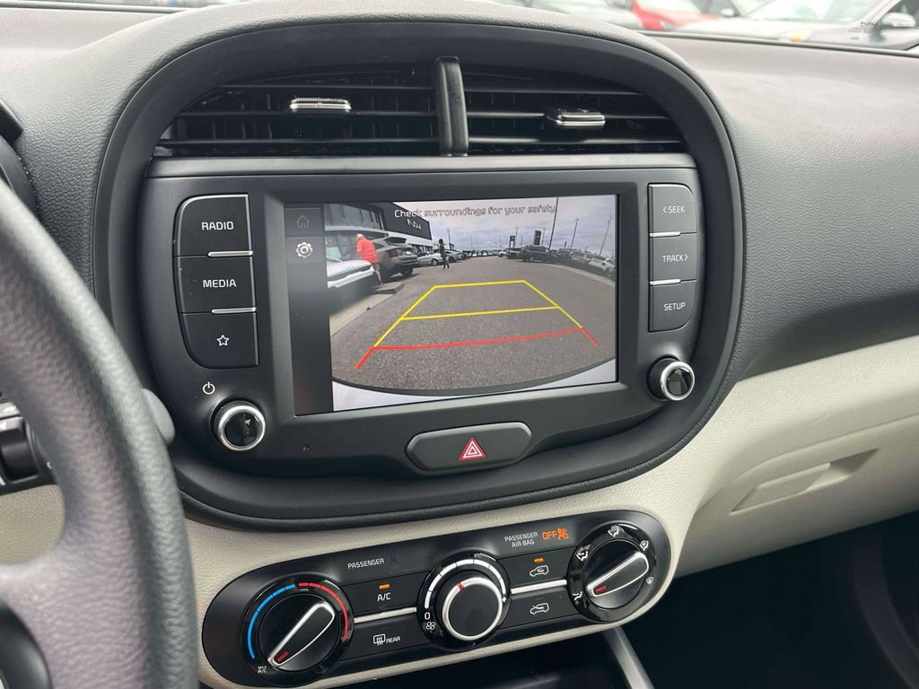 Used 2025 Kia Soul LX w/ LX Technology Package FWD image 20
