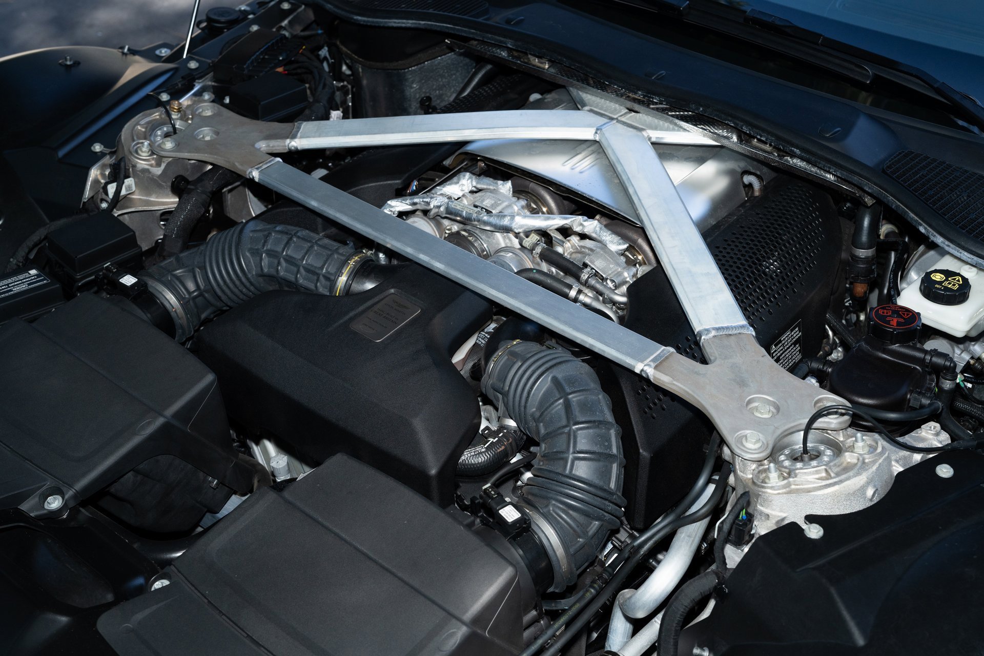 Used 2023 Aston Martin V8 Vantage Roadster image 14