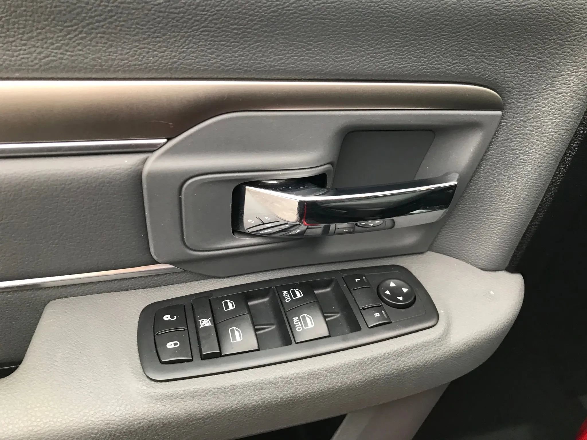 Used 2017 RAM 1500 Classic SLT image 12