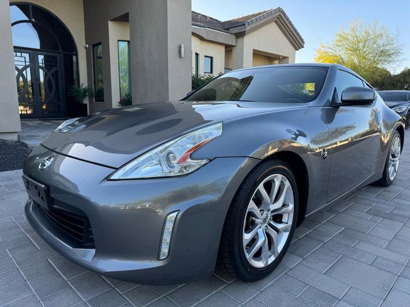 Used 2017 Nissan 370Z Coupe RWD image 2