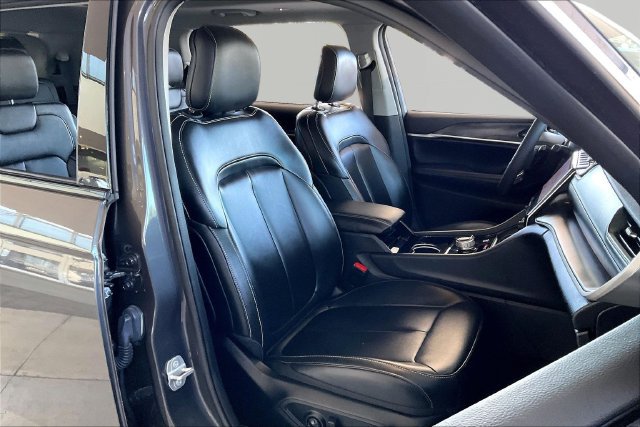 Used 2023 Jeep Grand Cherokee L Limited AWD/4WD image 21