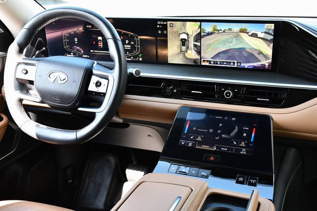 Used 2025 INFINITI QX80 Luxe AWD/4WD image 2