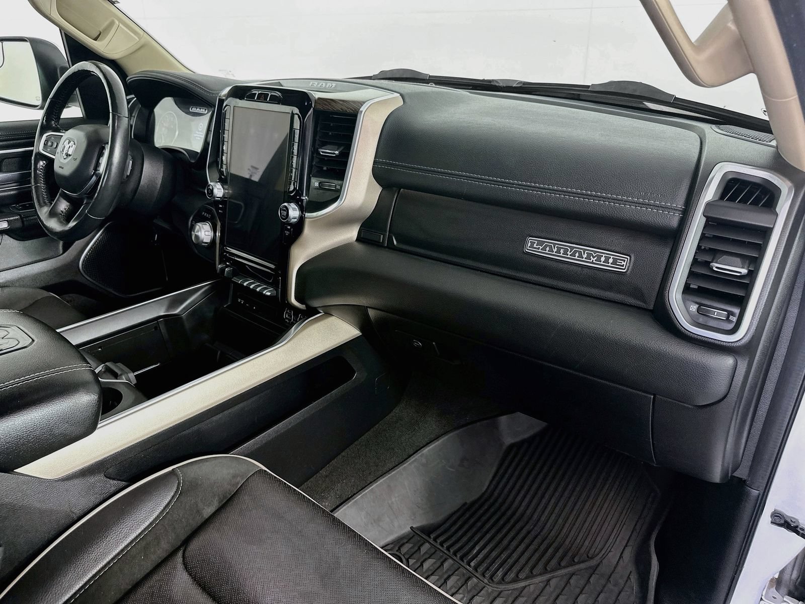 Used 2019 RAM 1500 Laramie AWD/4WD image 32