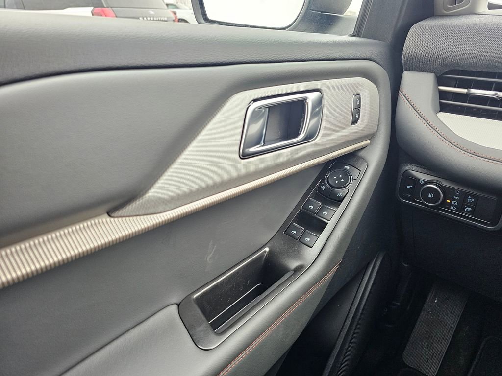 New 2026 Ford Explorer Active w/ Active Comfort Package image 28