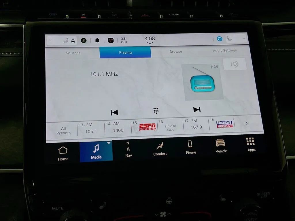 Used 2023 Jeep Grand Cherokee 4WD 4xe image 16