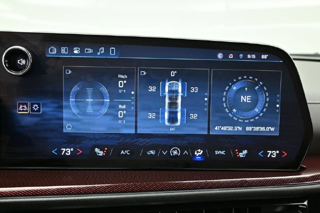 Used 2025 Chevrolet Traverse Z71 w/ Driver Confidence Package AWD/4WD image 48