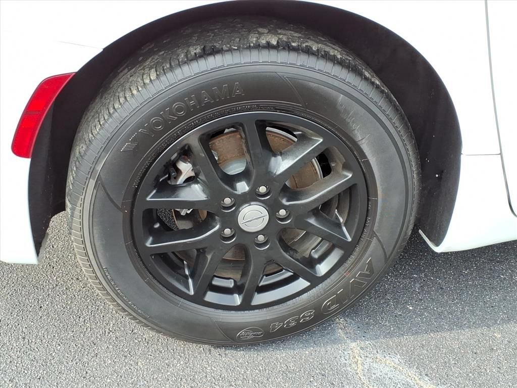 Used 2024 Chrysler Pacifica Touring-L FWD image 21